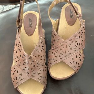 Earth Wedge sandals